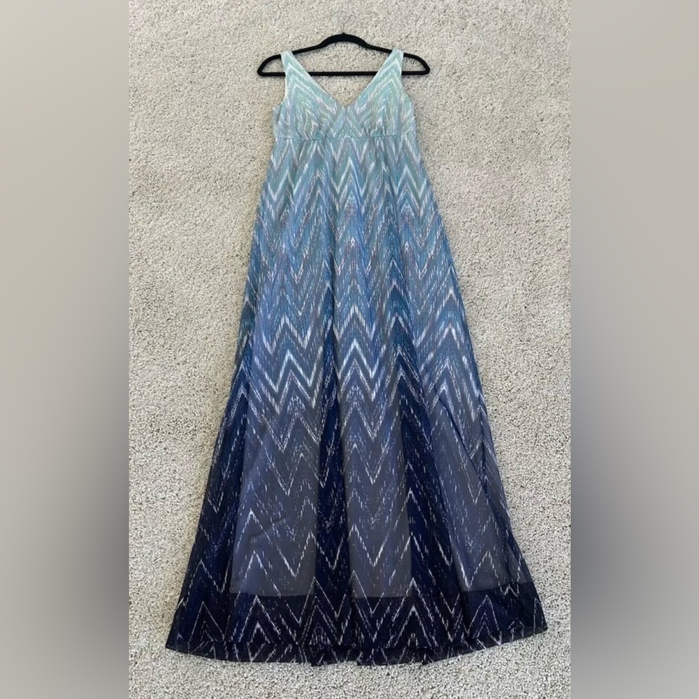 luxe by carmen marc valvo dress Size 6 👗 Empire Waist W/ Sheer Gradient Blues